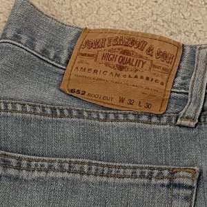 Vintage jeans shorts.  W: 32