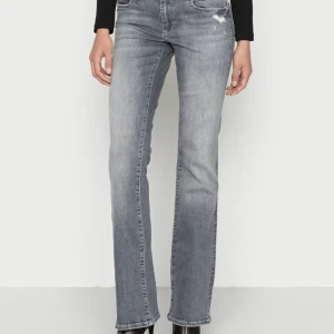 Lågmidjade jeans  - Säljer dessa fina jeans då de ej kommer till användare 