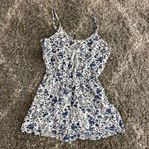 Playsuit - Playsuit från HM i strl 38🌸