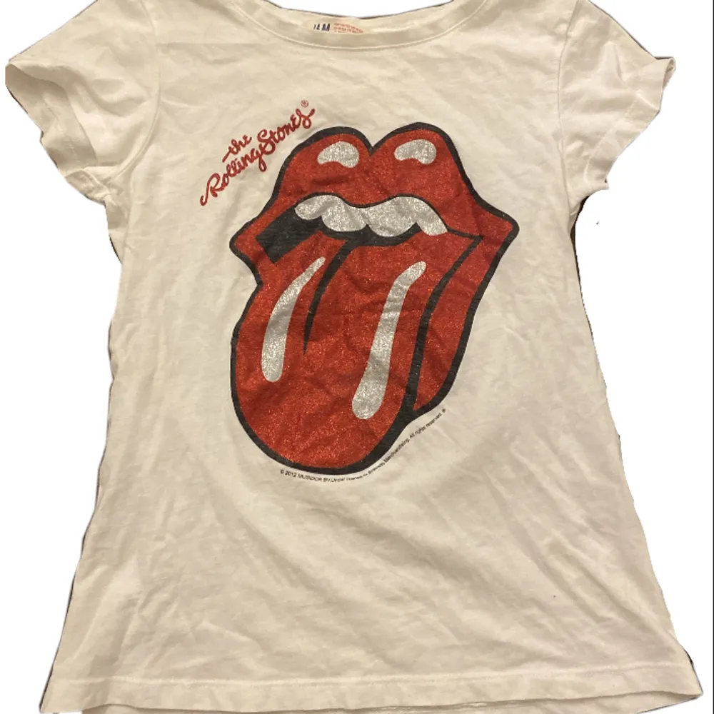 Vit Rolling Stones tröja med tryck, inga fläckar😇. T-shirts.