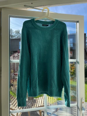 J Lindeberg tröja  - Super cool tröja från j lindeberg! Tröjan har knappt använts! Nypris är 1500kr mitt pris 300kr 
