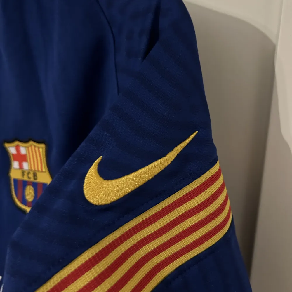 Super fin tröja som inte är använd den är köpt o Barcelona . T-shirts.