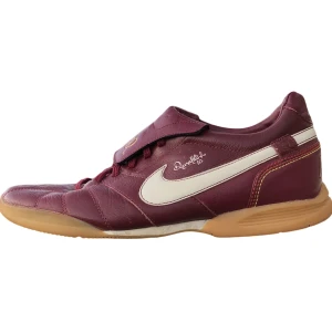 Ronaldinho Signature Nike Sneakers - Riktigt coola och ovanliga sneakers från Nike. Dessa var i samarbete med Ronaldinho och är i storlek 41. Ställ gärna frågor eller skicka ett prisförslag!😊