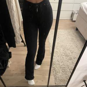 Svarta denim jeans  Färgen är lite utnött men annars i fint skick