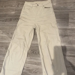 Högmidjade byxor  - Använder ej längre💕