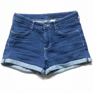Jeansshorts nyskick 🎀jag säljer fler shorts och jeans, kolla gärna in min profil 💖
