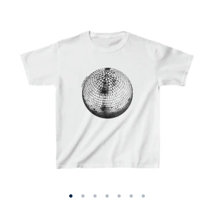 Disco tröja  - Från in print we trust. Nästan helt oanvänd och dessutom skit cool men kommer tyvärr inte till användning i min garderob :(((  Köpt för 355 