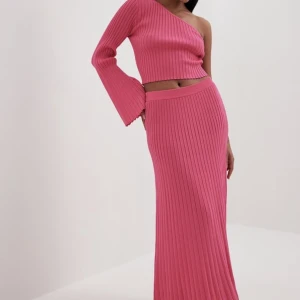 Set från Nakd  - Så fint set med kjol å topp från Nakd, aldrig använt💕