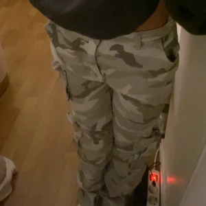 Cargobyxor  - Cargos som är helt oanvända 