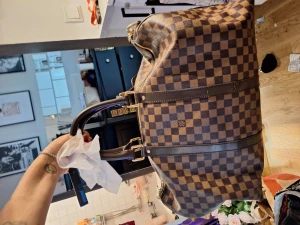 Luis vuitton väska - Säljes endast för att den aldrig användes. Kvitto o certifikat medföljer givetvis 