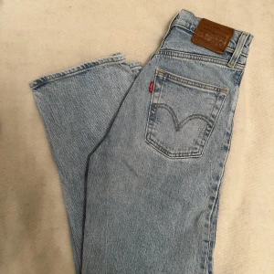 Levis jeans - Ljusblå Levis jeans i mycket fint skick! 