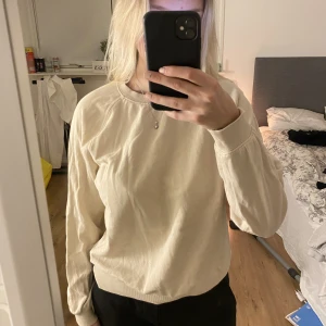 Beige sweatshirt  - Beige sweatshirt från Cubus 