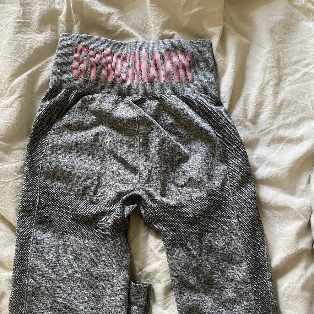 Helt oanvända träningsbyxor från gymshark i storlek xs. Jeans & Byxor.