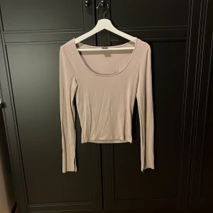 Gina Tricot tröja - Gina tricot tröja i bra och nytt skick, är i storlek S 