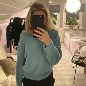 Fin blå stickad -  använd fåtal gånger💙💙