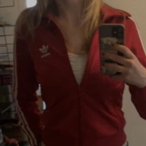 adidas zip up - unsure if it’s size xs or s but it fits both, cute paired with low waisted jeans!!