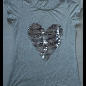 Fin paljettopp! - Superfin topp med paljetter. Snygg till fest!