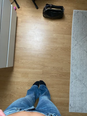 L.O.G.G jeans! - blå lågmidjade flare jeans i storlek 29. Jättebra skick!