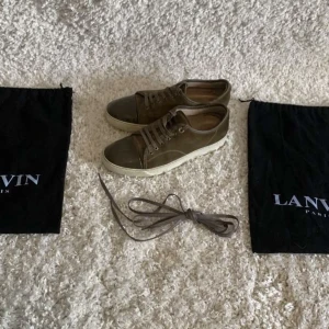 Lanvins - Säljer dom här lanvinsen storlek 41/42 färgen är brun/grön skulle säga att skicket är 8,5/10 orginal pris 4200-5000. kan mötas Östermalm eller bromma