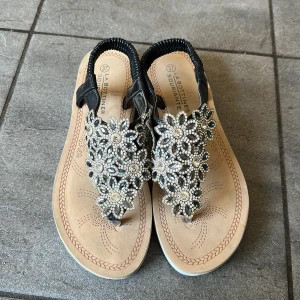 Skor - Använda få gånger annars bra skick