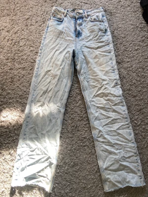 Jeans  - Jeans med hög midja från Gina passar även 36 
