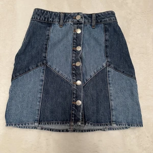 Denim kjol - Storlek 36 från asos  Aldrig använd 