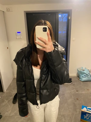 Vinter Jacka - En din jacka som jag tyvärr inrw använder längre.🤗Inga difekter och jackan säljs ej längre.