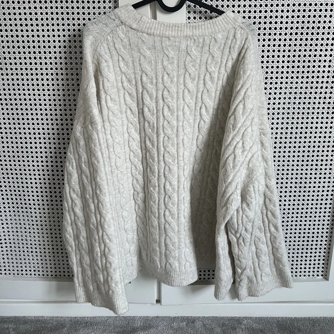 Kabelstickad tröja  - 90
