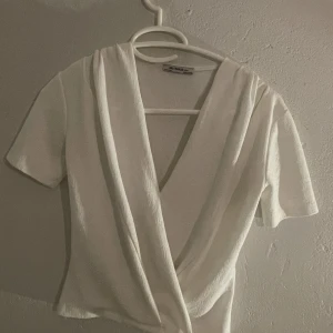 Zara - Super snygg topp från Zara, aldrig använd.  Storlek S