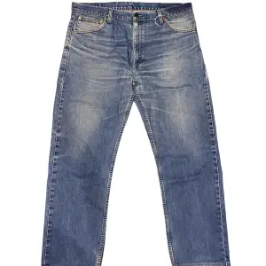 Baggy Levis 521 Jeans. Byxorna är i mycket bra skick utan fläckar eller skador. Känn dig fri att fråga om du undrar något!