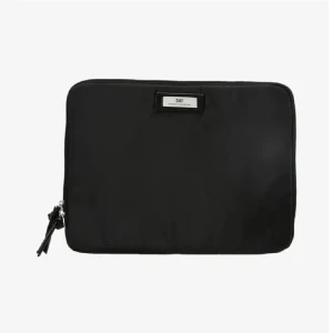 Dator fodral - Säljer detta dator fodral från märket ”Day” 💗andvändvänt fåtal gånger 