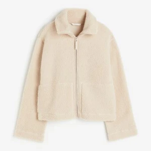 HM teddyjacka  - Säljer min helt oanvända teddyjacka från hm med lappen kvar, alltså i nyskick. Den är i storlek S men är oversized så den passar någon som har XS/S/M🤍🙌🏻