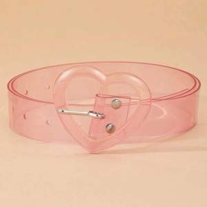 Rosa transparent skärp med hjärtspänne. Ca 3,2 cm brett och 102 cm långt