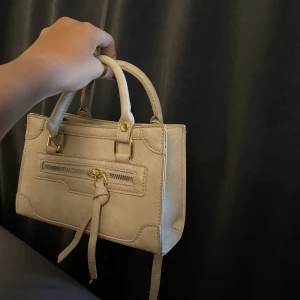 Väska  - Beige handväska 