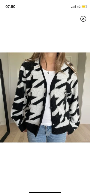 Stickad kofta - Super cool stickad kofta från arkivet!