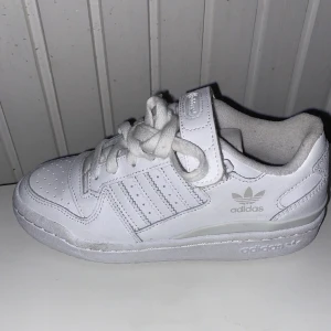 Skor - Använt 1 gång. Passar än som har storlek 37 också! 