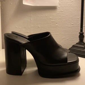 PLATFORMS - aldrig använda passar även de som har strl 38-39 i vanliga fall!! 