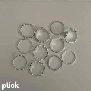 Ringar  - Jättefina ringar som jag säljer pg att de är för små för mig 💗priset gäller för alla