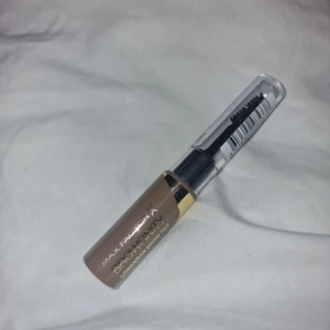 Ögonbryns färg  - Oanvänd och oöppnat brow ting🦋 Nypris ca 110kr