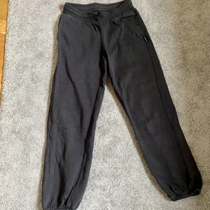 Mjukisbyxor  - Mjukisbyxor från SOC. Suppersköna  