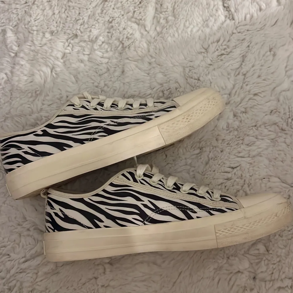 Zebra skor från NA-KD💕. Skor.