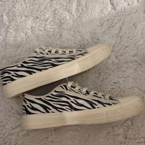 Zebra skor från NA-KD💕