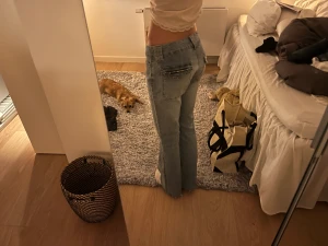 Bootcut jeans med dubbelknappar - Jättefina Bootcut jeans från xfn! Nästan aldrig använda och säljer då de inte riktigt är min stil längre. Passar perfekt till mig som är 165 cm💓💓