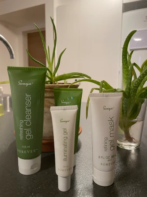 Sonya Daily skincare system - En hudvårdsserie speciellt ämnad för kombi- nationshudens växlande behov – hud som de flesta kallar ”normal”. Härliga gel-baserade produkter som är lätta och sköna att använda, kladdar inte och ger en fräsch känsla. 