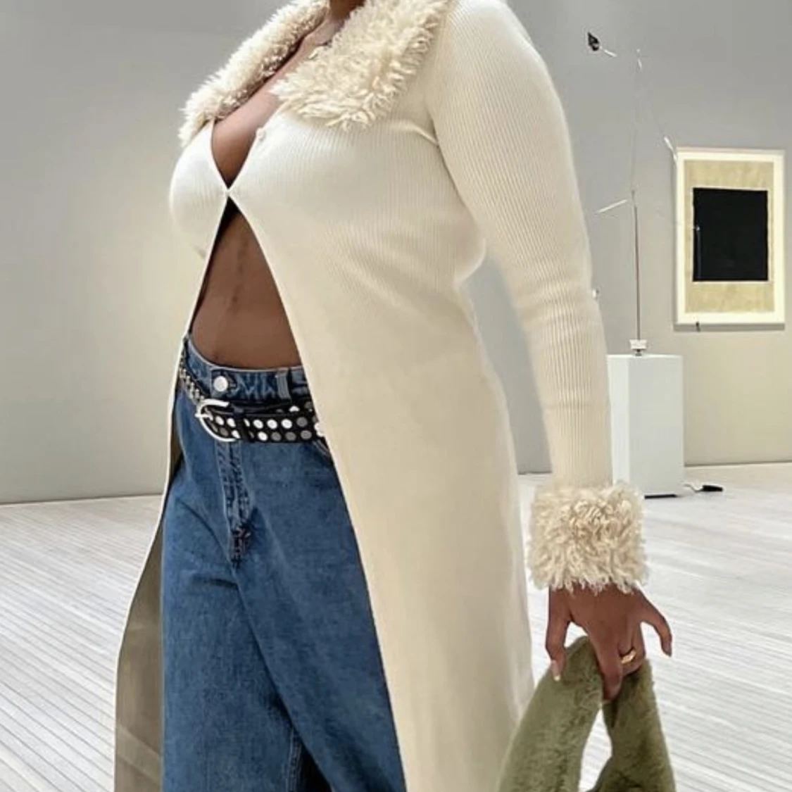 Lång kofta / cardigan med faux fur detaljer 