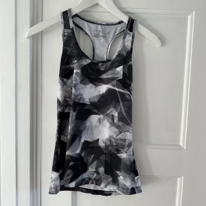 Träningslinne  - Fint träningslinne från stadium som endast är använd fåtal gånger så fint skick!