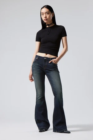 Assnygga bootcut jeans  - Långmidjade bootcut jeans från weekday💗Helt nya och har aldrig använt de. Original pris 590 kr säljer för 350 kr🤍