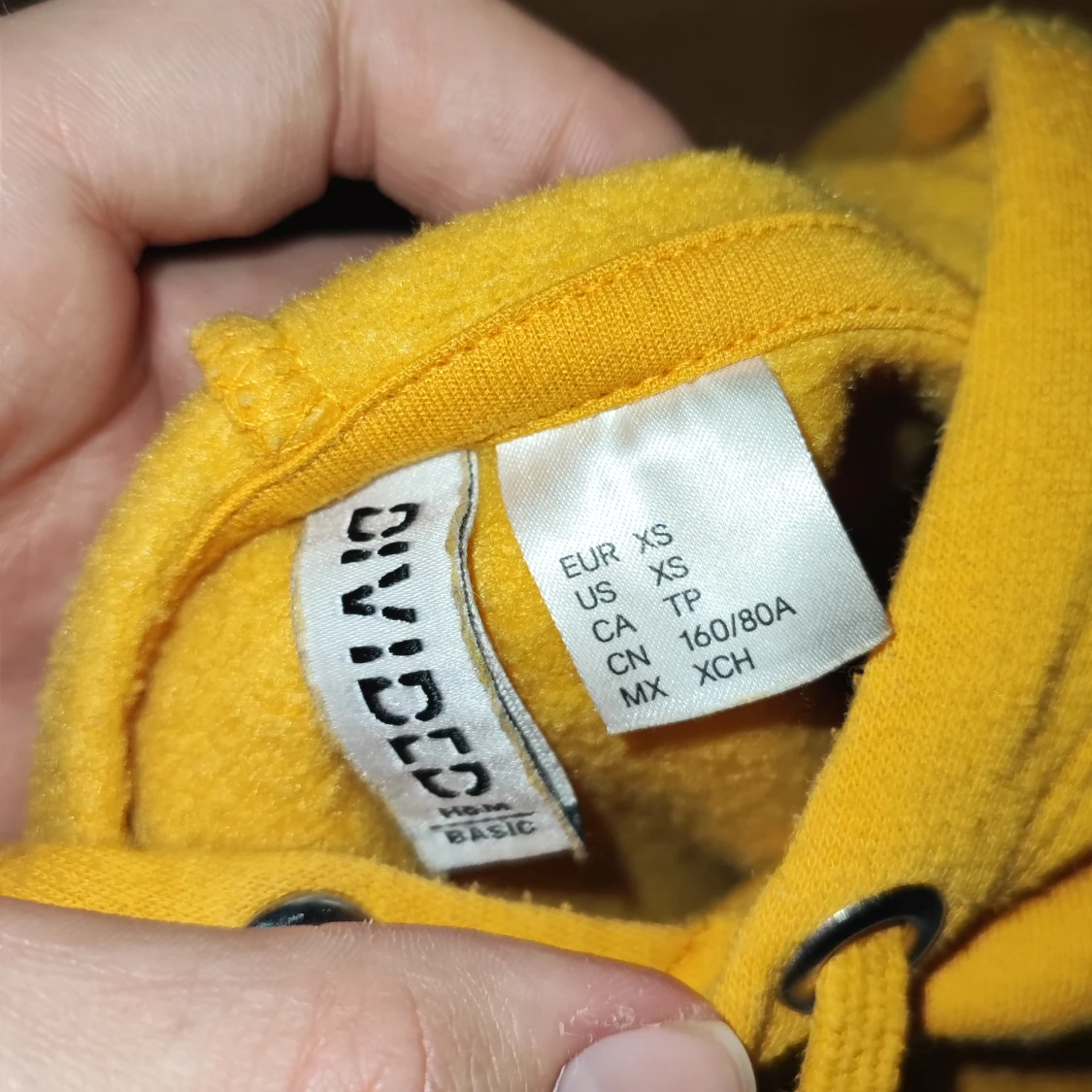 Gul tjocktröja - 90