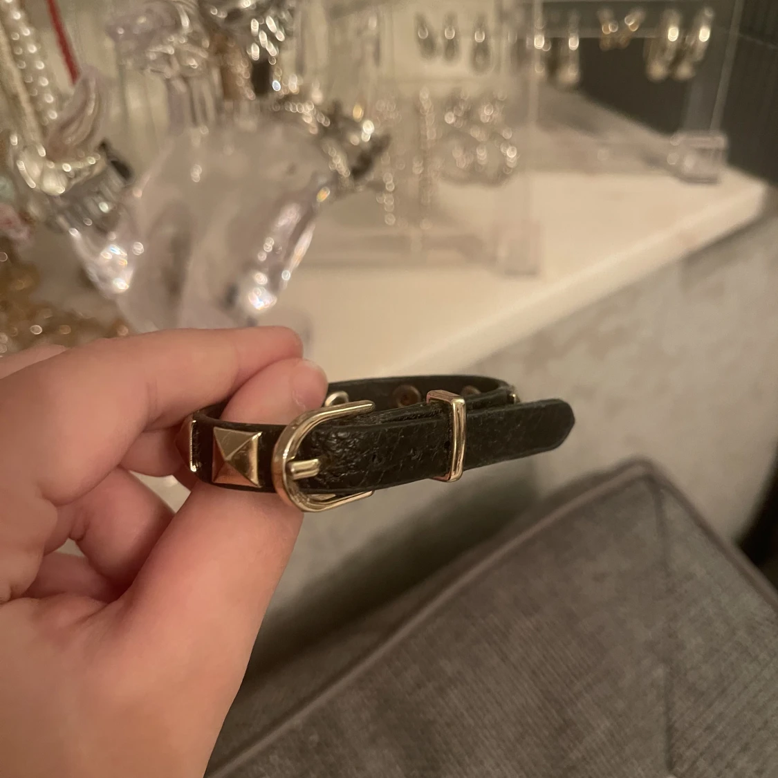 Svart nitarmband  - 91