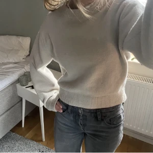 Tröja other stories - Fin stickad tröja från other stories! Bra skick men lite nopprig vilket syns i första 